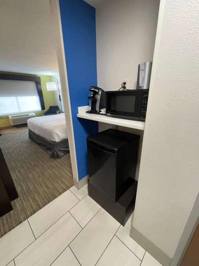 Holiday Inn Express Hotel & Suites Las Vegas By Ihg Экстерьер фото