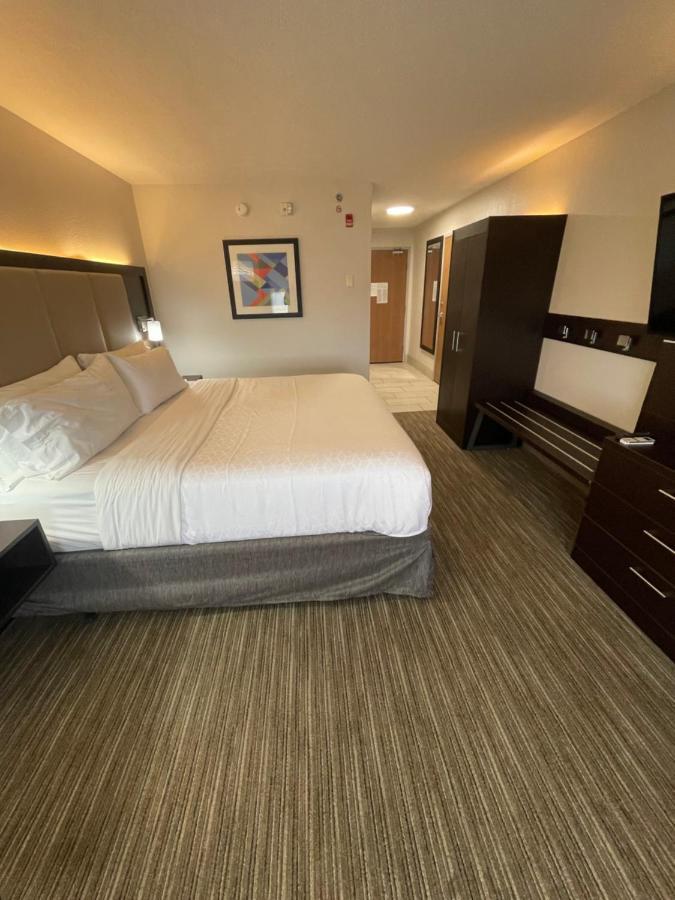 Holiday Inn Express Hotel & Suites Las Vegas By Ihg Экстерьер фото