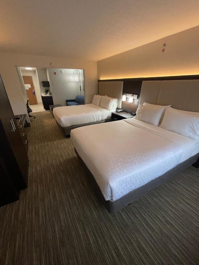 Holiday Inn Express Hotel & Suites Las Vegas By Ihg Экстерьер фото