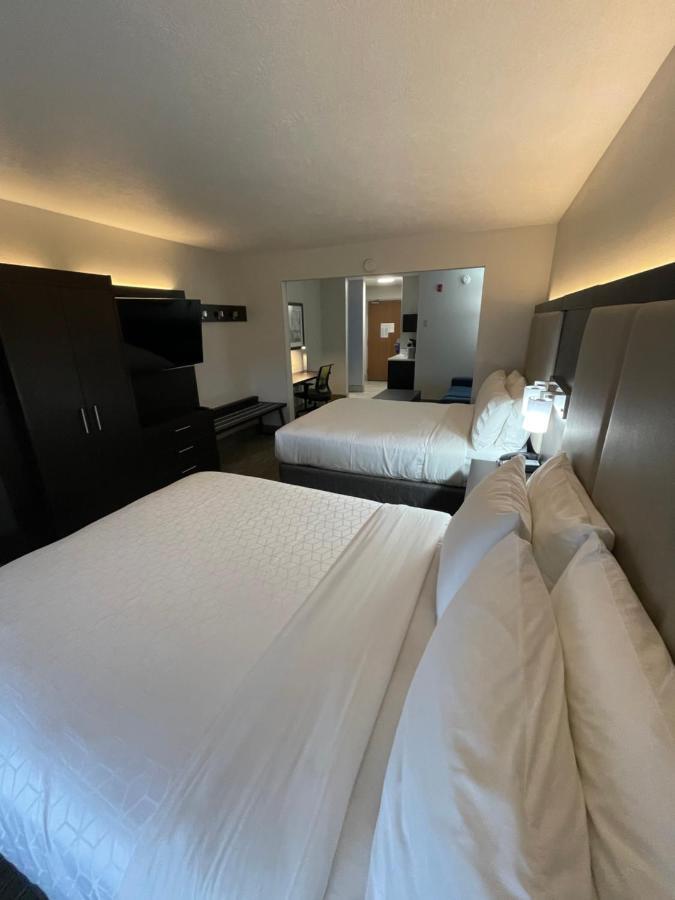 Holiday Inn Express Hotel & Suites Las Vegas By Ihg Экстерьер фото