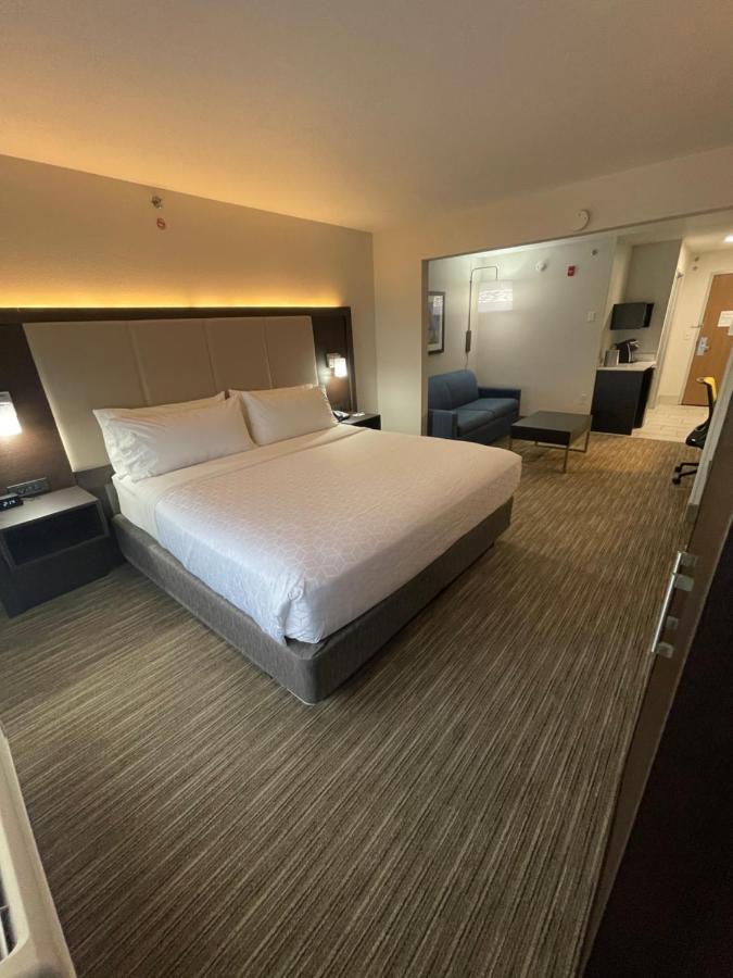 Holiday Inn Express Hotel & Suites Las Vegas By Ihg Экстерьер фото