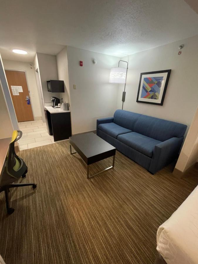 Holiday Inn Express Hotel & Suites Las Vegas By Ihg Экстерьер фото