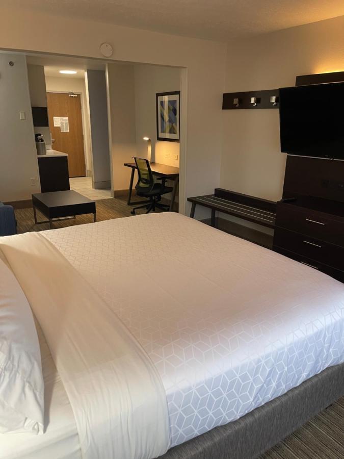 Holiday Inn Express Hotel & Suites Las Vegas By Ihg Экстерьер фото