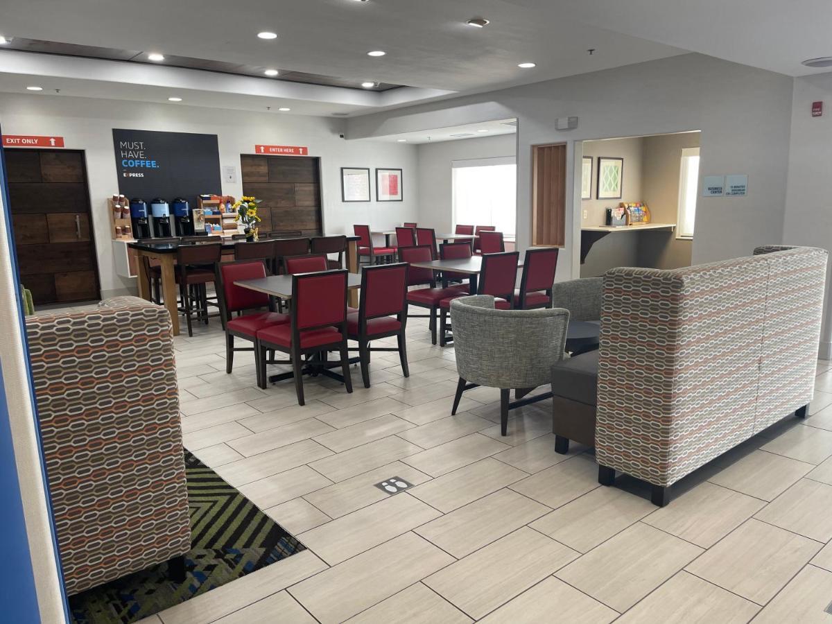 Holiday Inn Express Hotel & Suites Las Vegas By Ihg Экстерьер фото
