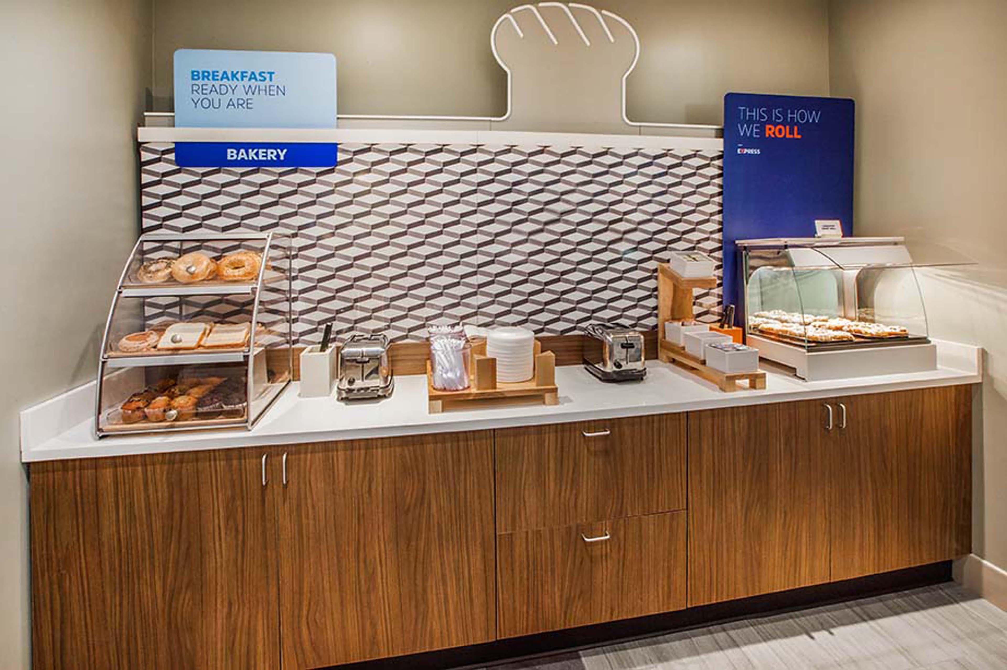 Holiday Inn Express Hotel & Suites Las Vegas By Ihg Экстерьер фото